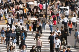 官方：里昂签下尼日利亚21岁前锋奥尔班，转会费1300万欧